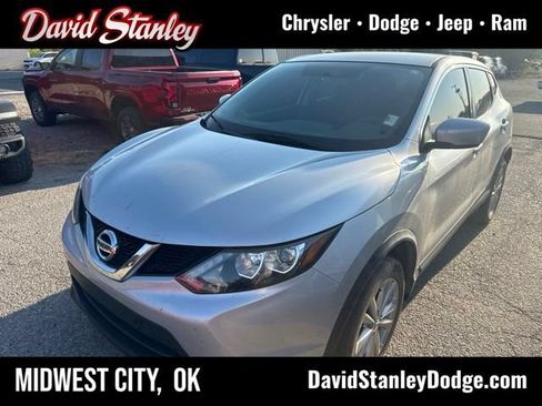 Used 2017 Nissan Rogue Sport S w/ S Appearance Package FWD image 1