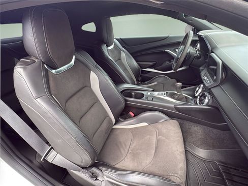 Used 2018 Chevrolet Camaro SS RWD image 25