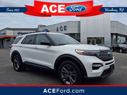Used 2023 Ford Explorer XLT AWD/4WD image 1