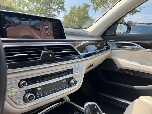 Used 2020 BMW 740i w/ Premium Package RWD image 30