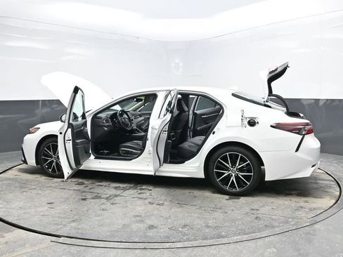 Used 2024 Toyota Camry SE image 36