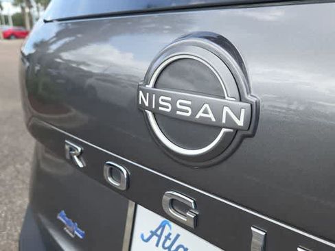 Used 2023 Nissan Rogue SV AWD/4WD image 12