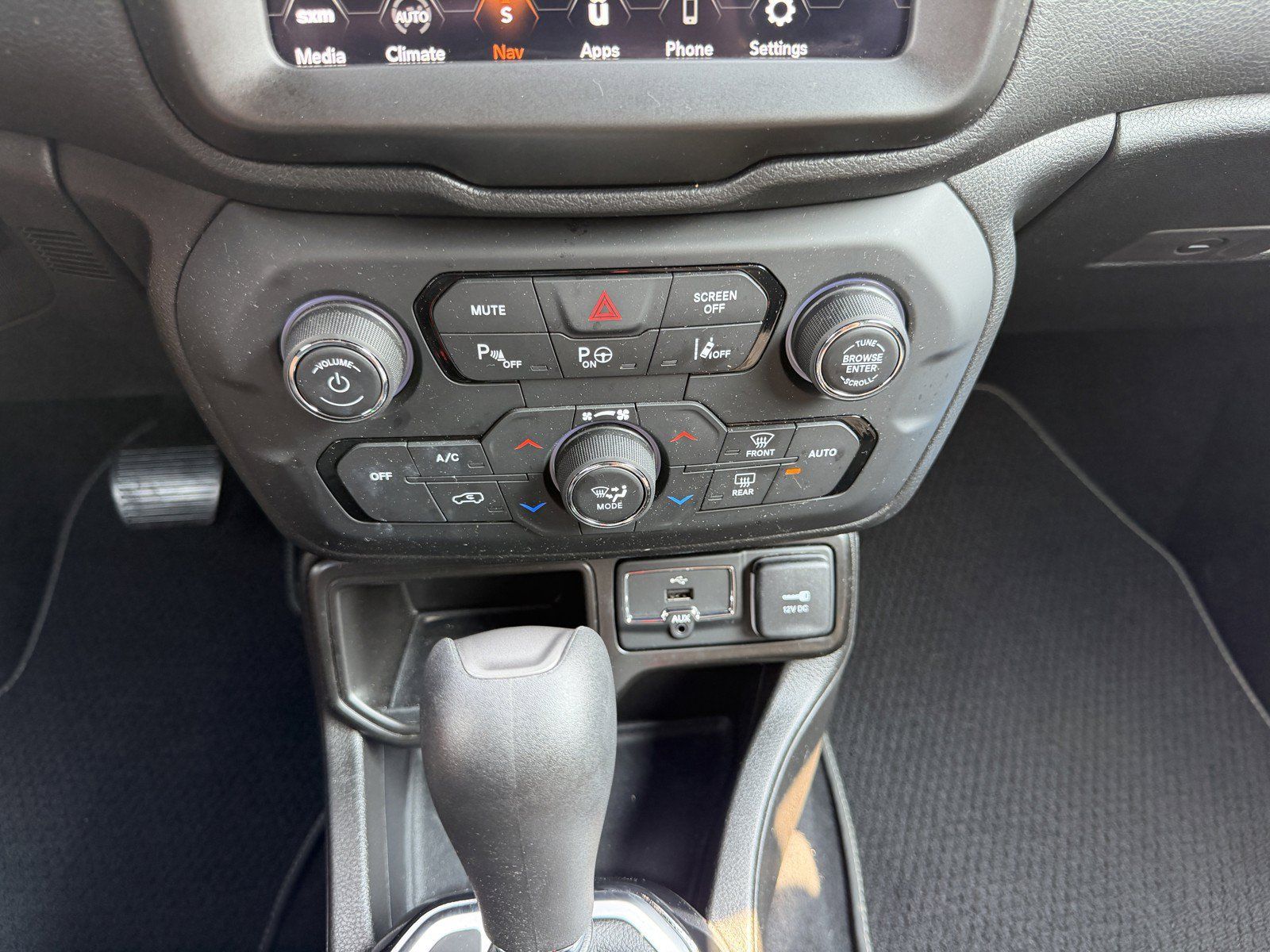 Used 2021 Jeep Renegade Latitude FWD image 26