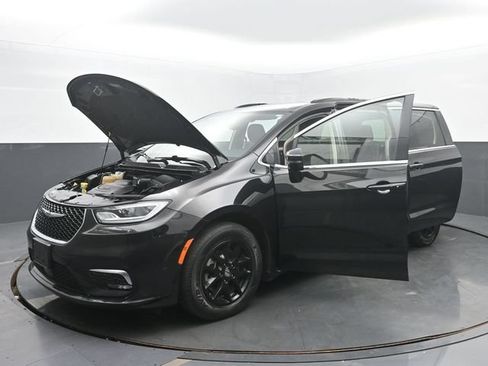 Used 2022 Chrysler Pacifica Touring-L FWD image 52
