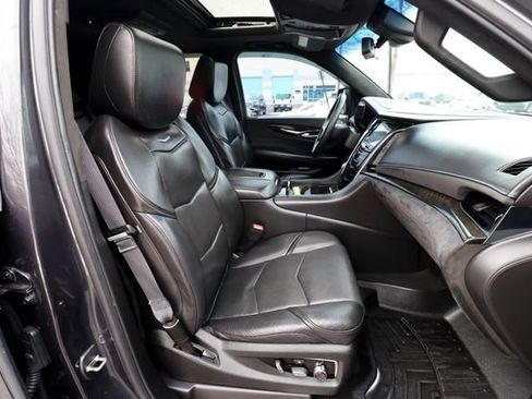 Used 2017 Cadillac Escalade Platinum image 42