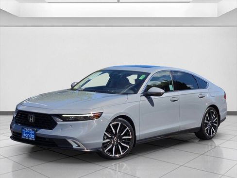 Used 2024 Honda Accord Touring image 9