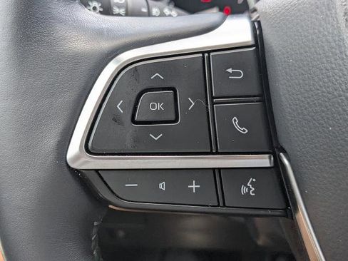 Used 2021 Toyota Highlander XLE FWD image 30