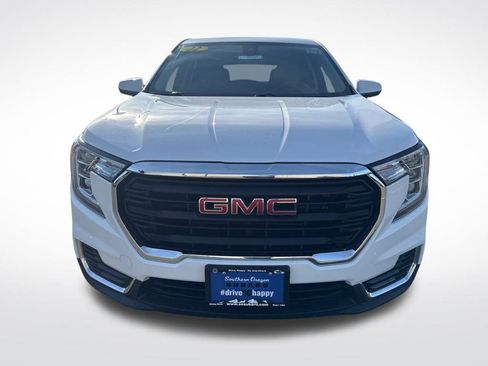 Used 2022 GMC Terrain SLE image 2