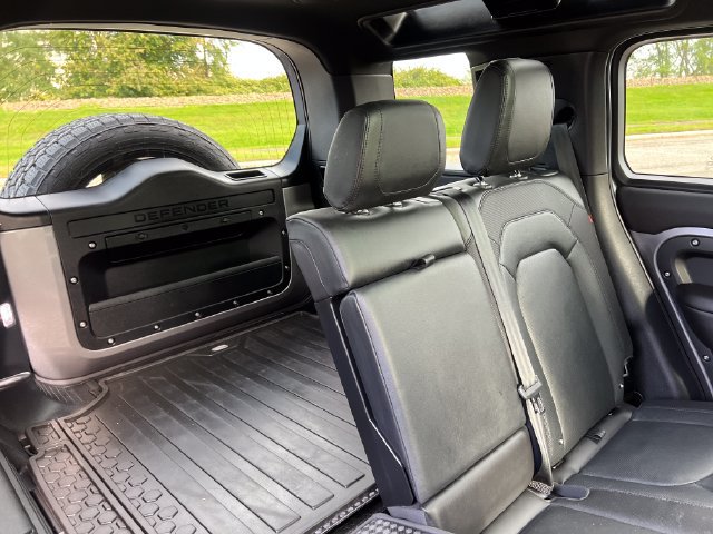 Used 2024 Land Rover Defender 110 X-Dynamic SE AWD/4WD image 34