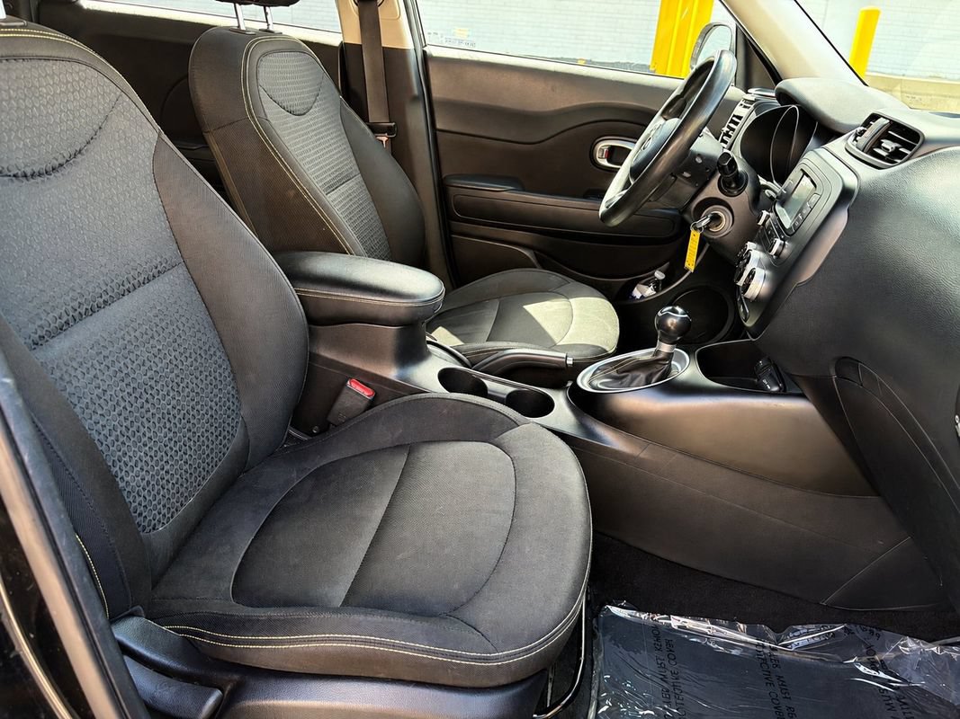 Used 2016 Kia Soul + FWD image 12