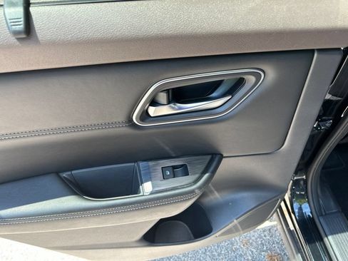 Used 2021 Nissan Rogue SV w/ Premium Package FWD image 26