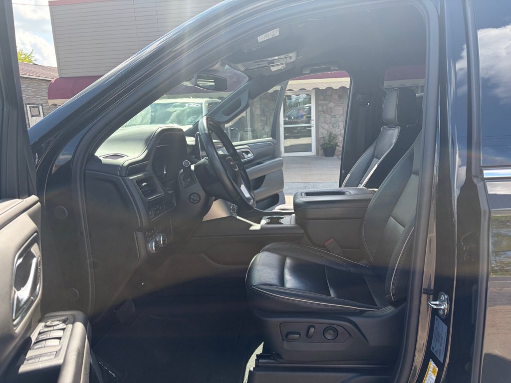 Used 2024 GMC Yukon SLT w/ SLT Luxury Package AWD/4WD image 21
