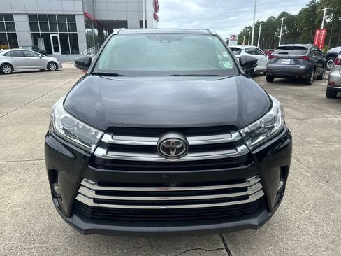 Used 2017 Toyota Highlander Limited Platinum FWD image 4