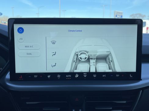 Used 2024 Ford Escape SE image 35