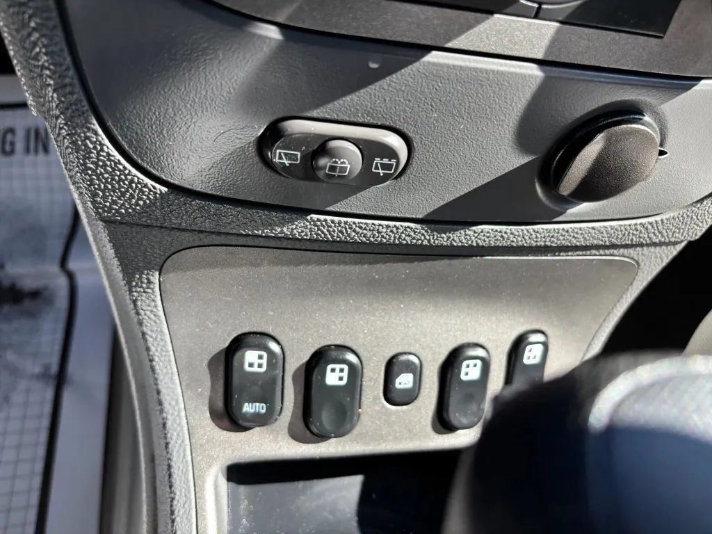Used 2008 Chevrolet HHR LT FWD image 22