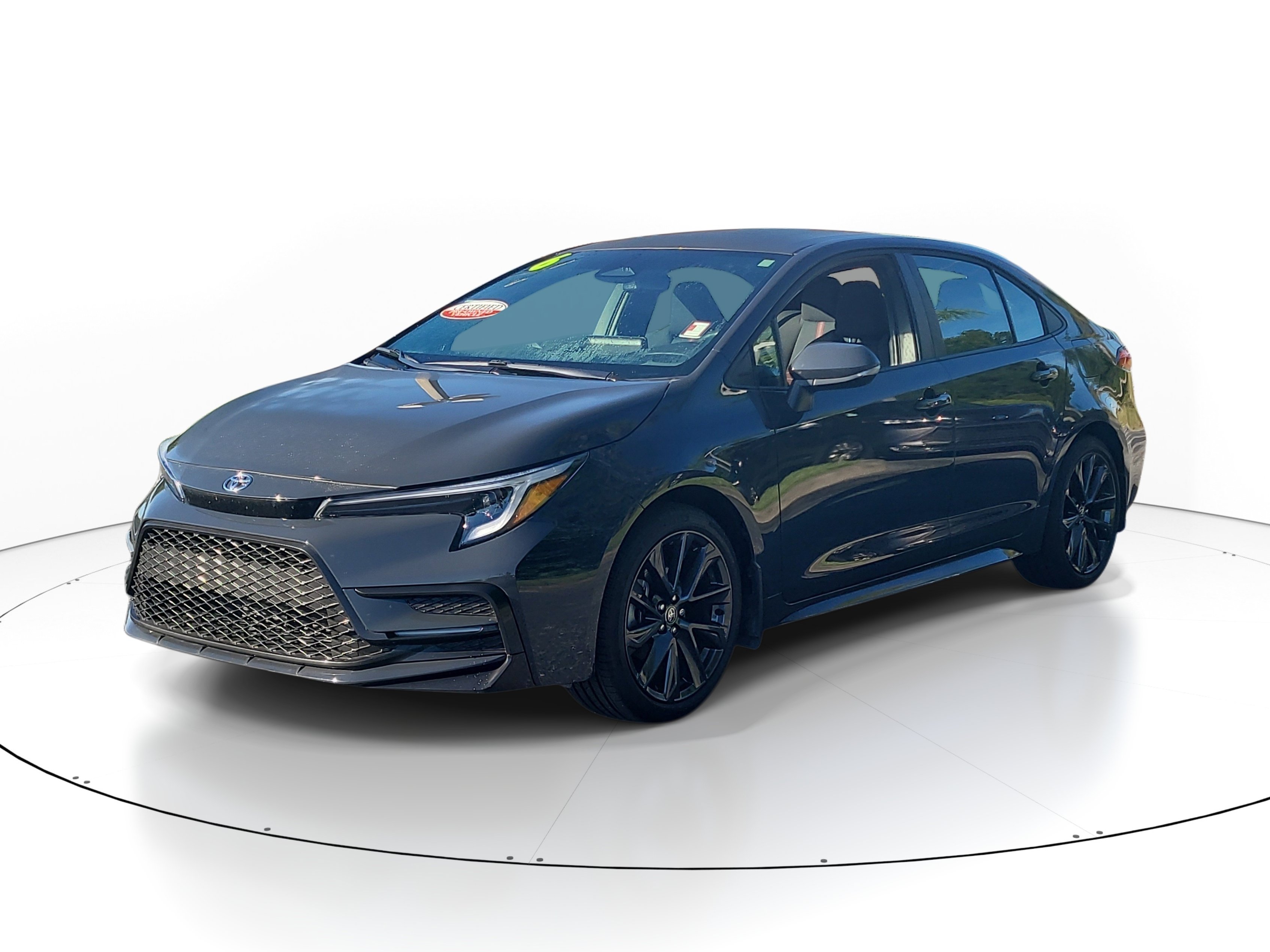 Used 2026 Toyota Corolla SE FWD image 3