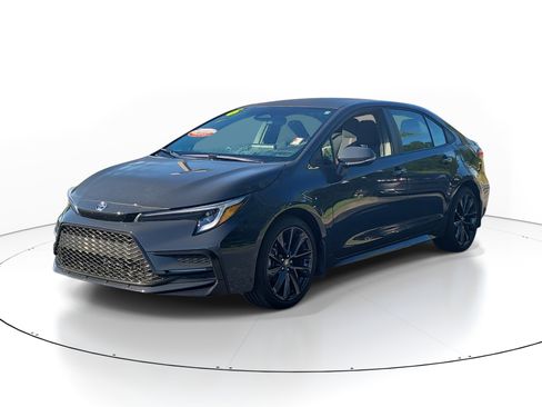 Certified 2026 Toyota Corolla SE FWD image 3