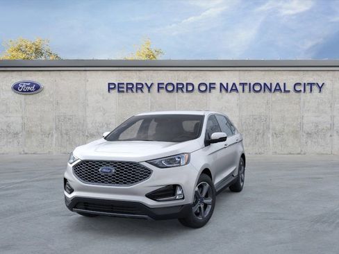 Certified 2024 Ford Edge SEL w/ Convenience Package image 2