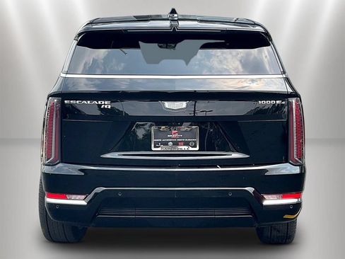 Used 2025 Cadillac Escalade IQ Luxury 2 w/ LPO, Premium Carpet Package AWD/4WD image 5
