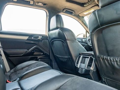 Used 2018 Porsche Cayenne GTS image 43