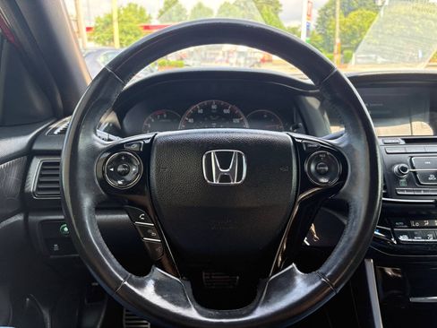 Used 2017 Honda Accord Sport image 15