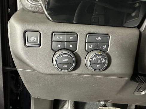 Used 2025 Chevrolet Silverado 1500 LT Trail Boss w/ Convenience Package II AWD/4WD image 19