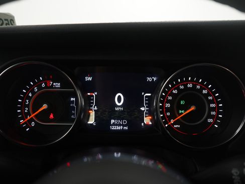 Used 2019 Jeep Wrangler Unlimited Sahara w/ Uconnect 4C Nav & Sound Group image 28