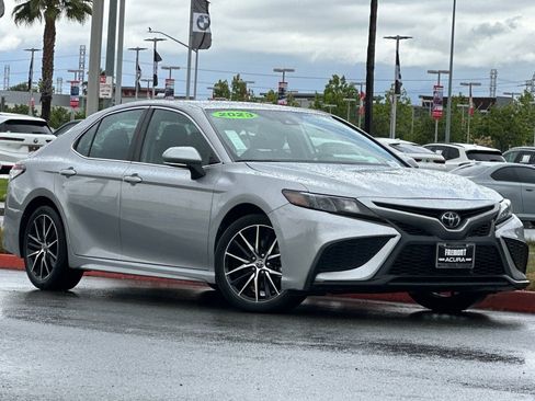 Used 2023 Toyota Camry SE FWD image 2