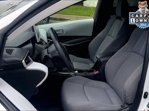 Used 2025 Toyota Corolla SE w/ SE Premium Package image 25