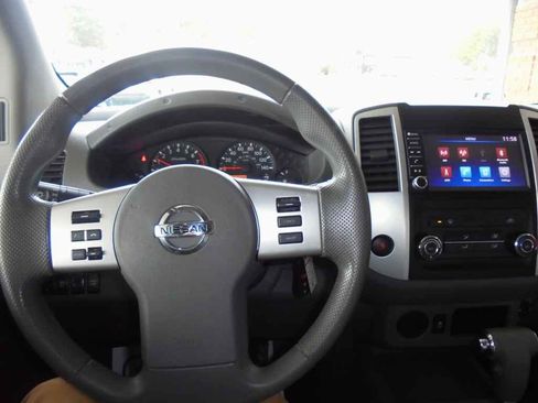 Used 2019 Nissan Frontier SV image 6