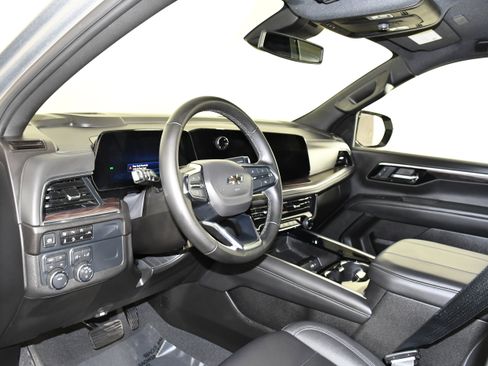 Used 2025 Chevrolet Suburban Z71 image 39