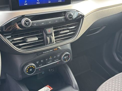 Used 2020 Ford Escape SE image 20