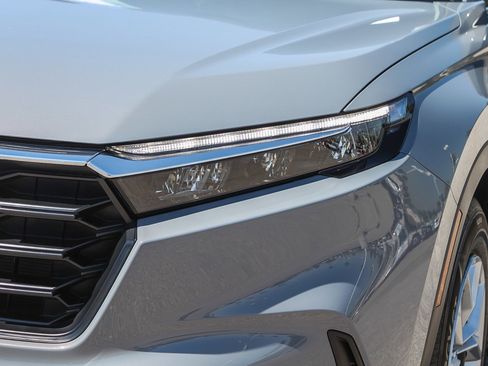 Certified 2025 Honda CR-V LX image 5