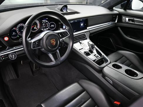 Used 2020 Porsche Panamera GTS image 4