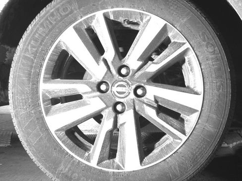 Used 2025 Nissan Versa SV image 12