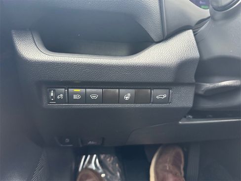 Used 2024 Toyota RAV4 SE image 28