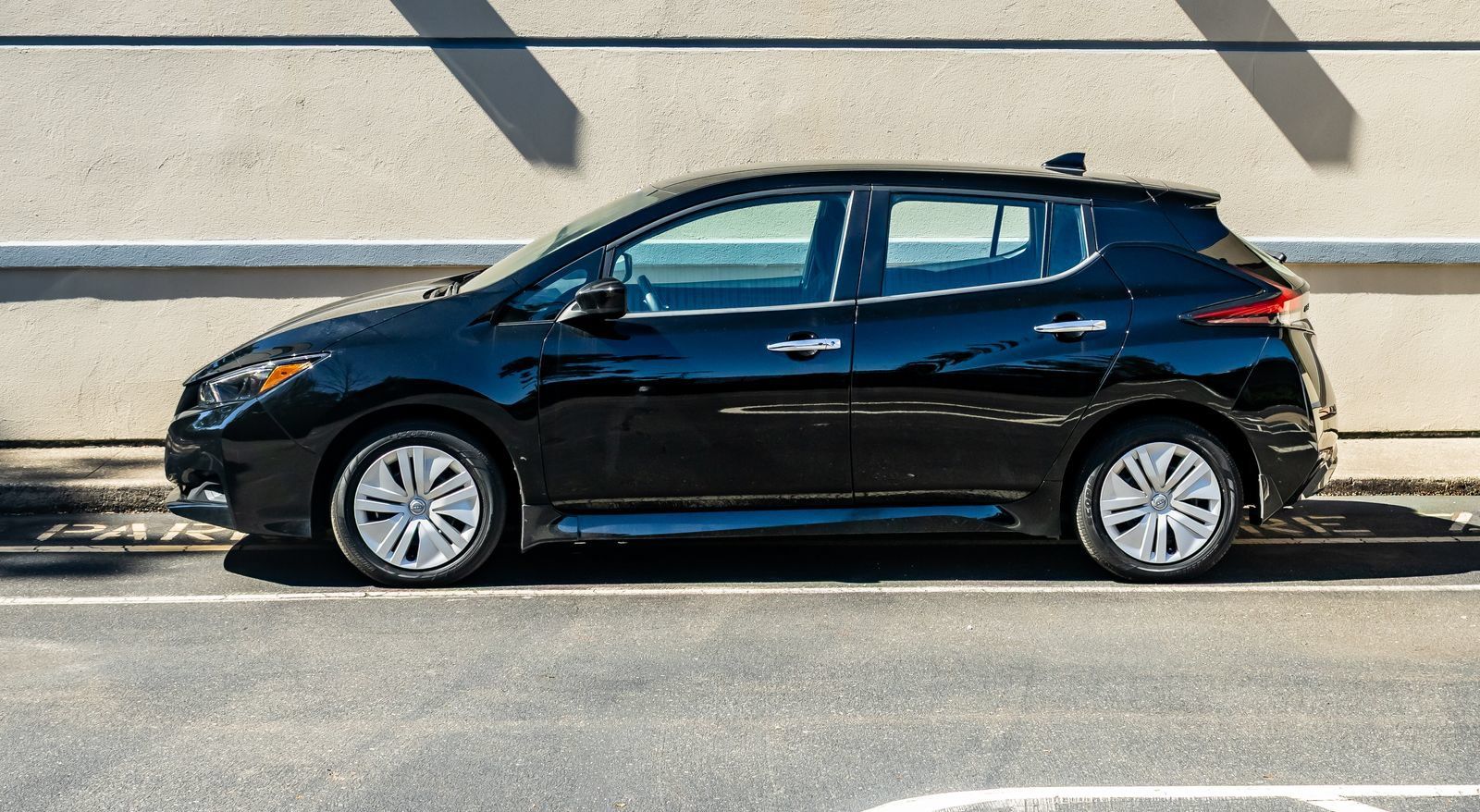 Used 2025 Nissan Leaf S FWD image 4