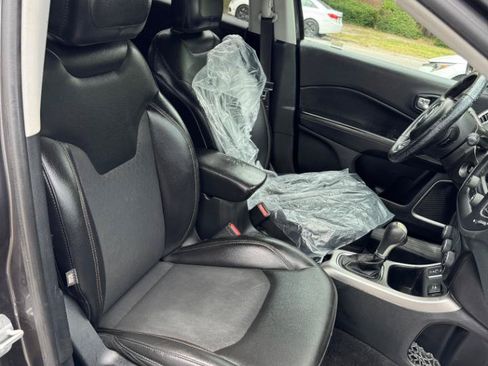 Used 2018 Jeep Compass Latitude FWD image 16