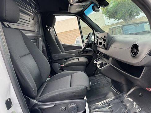 Used 2023 Mercedes-Benz Sprinter 2500 image 6