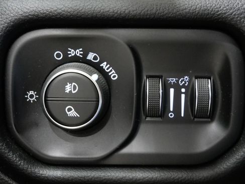 Used 2019 RAM 1500 Big Horn RWD image 14