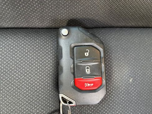 Used 2021 Jeep Wrangler Unlimited Sahara image 30