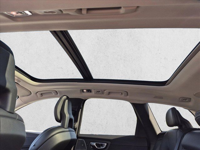Used 2018 Volvo XC60 T8 Inscription w/ Luxury Seat Package AWD/4WD image 20