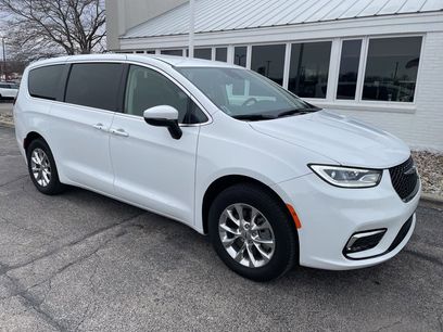 Used 2023 Chrysler Pacifica Touring-L