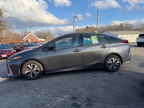 Used 2017 Toyota Prius Prime Plus image 6