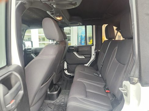 Used 2013 Jeep Wrangler Unlimited Sahara w/ Connectivity Group image 33