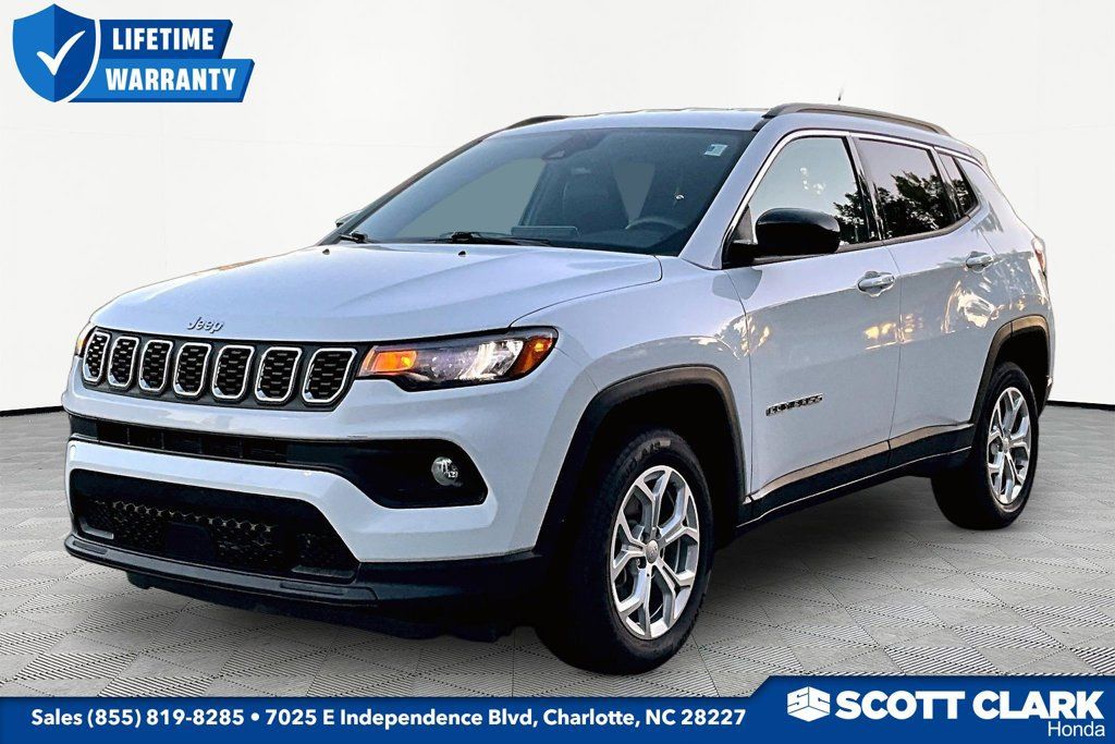 Used 2024 Jeep Compass Latitude AWD/4WD image 3