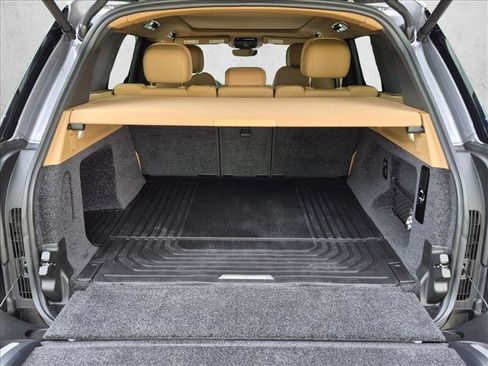 Certified 2025 Land Rover Range Rover SE AWD/4WD image 6