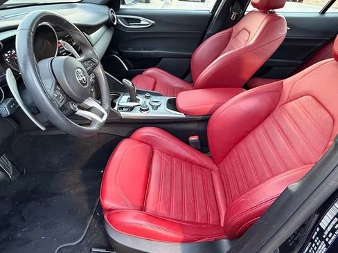 Used 2022 Alfa Romeo Giulia Veloce image 13