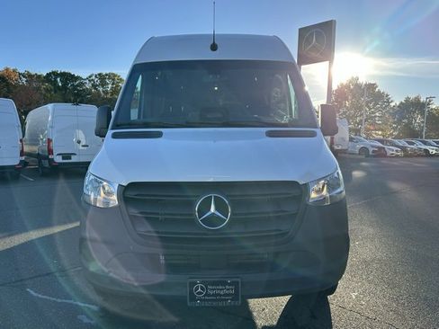 Used 2025 Mercedes-Benz Sprinter 2500 image 2