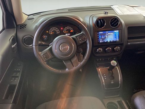 Used 2016 Jeep Patriot Latitude AWD/4WD image 34
